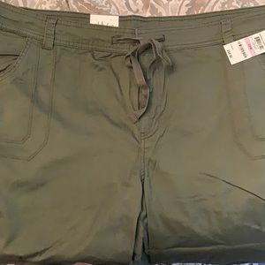 Woman’s army green Capri pants!